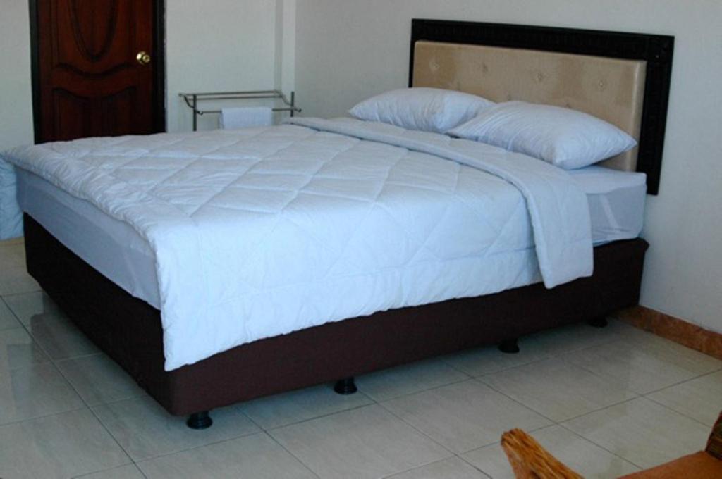 Hotel Sinar Tambolaka Waingapu Phòng bức ảnh