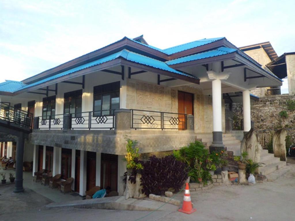 Hotel Sinar Tambolaka Waingapu Ngoại thất bức ảnh