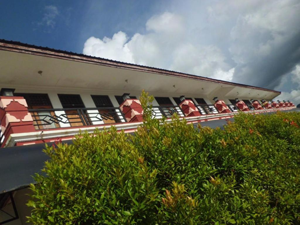 Hotel Sinar Tambolaka Waingapu Ngoại thất bức ảnh