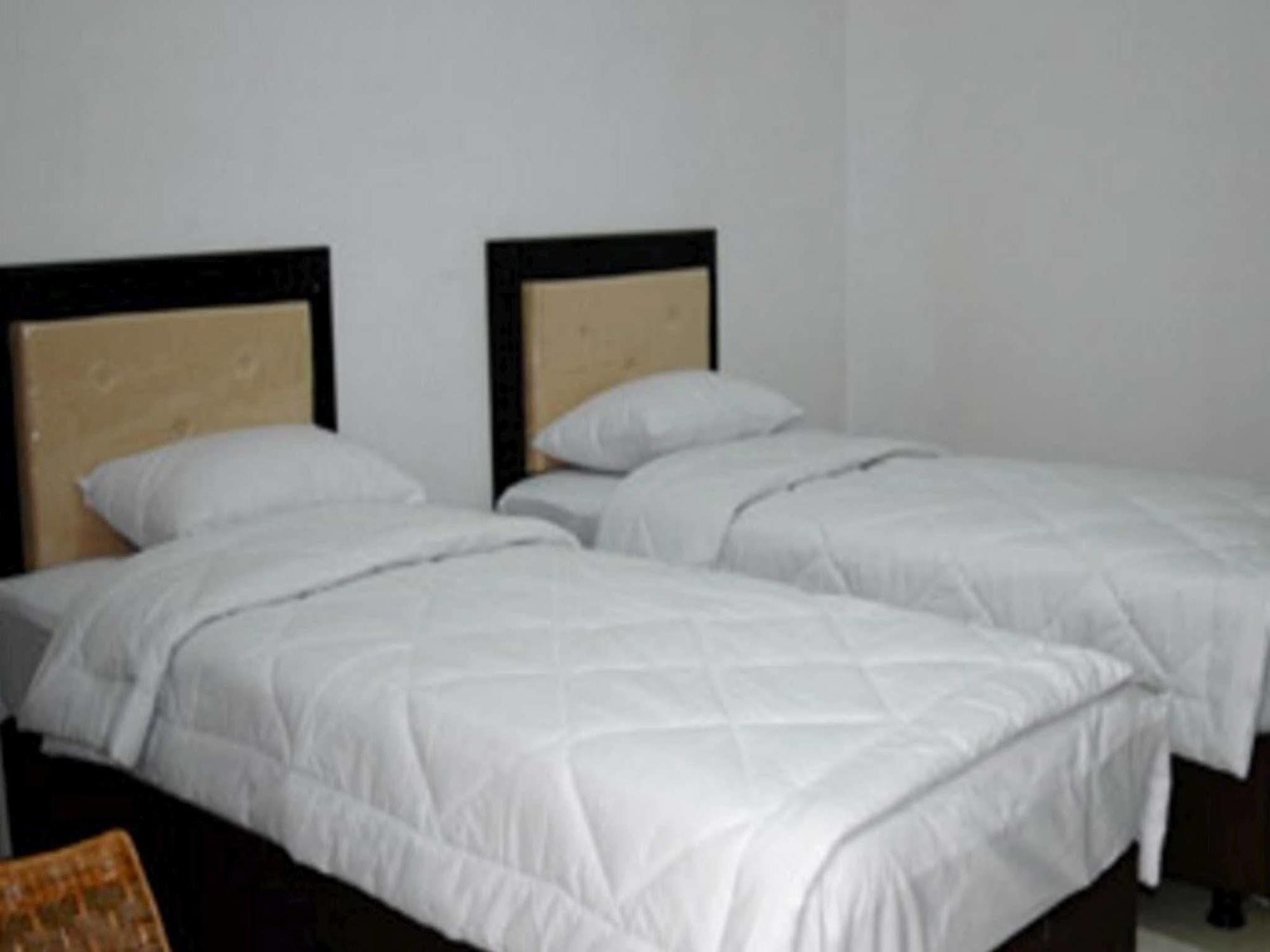 Hotel Sinar Tambolaka Waingapu Ngoại thất bức ảnh
